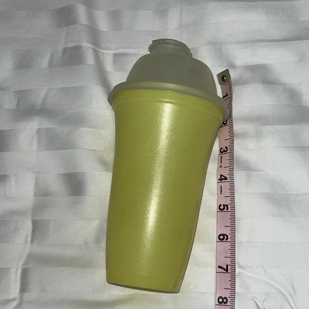 Vintage Tupperware Quick Shake Gravy Blender Shaker Yellow 2pc Set 844  564